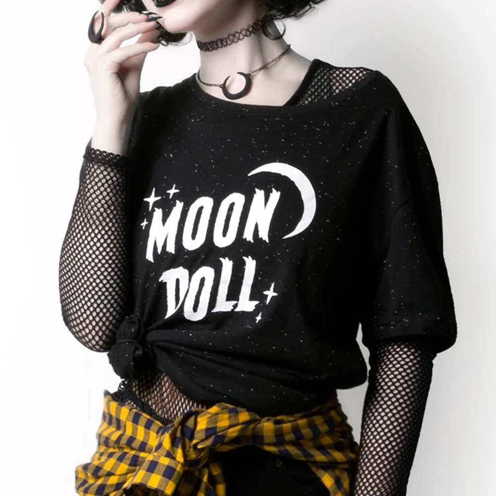 Rogue + Wolf Moon Moon Doll Tee size Small